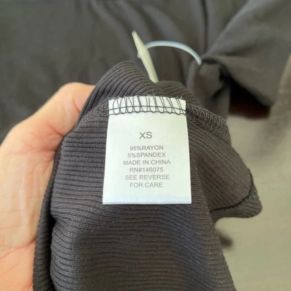 Theo & Spence Ribbed Black Tee - Picture 5 of 5